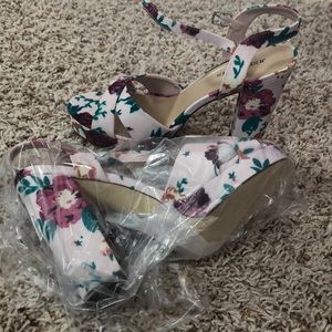 Floral print heel